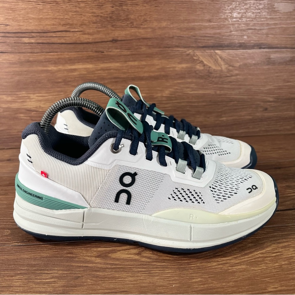 On Running Women's Sneakers - Cream and Green